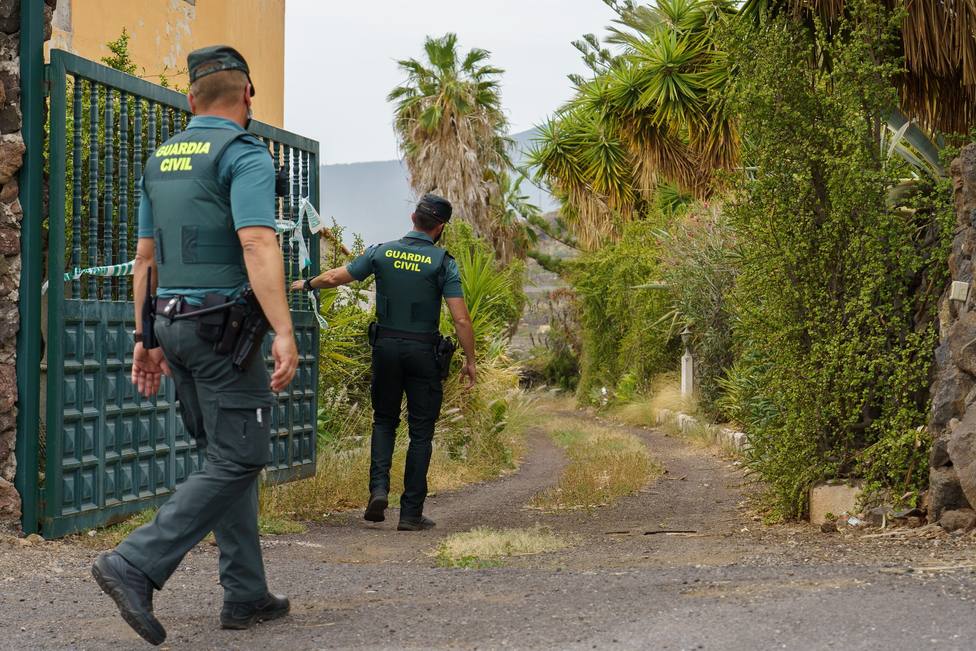 La Guardia Civil registra con perros la casa del padre de las niñas desaparecidas en Tenerife
