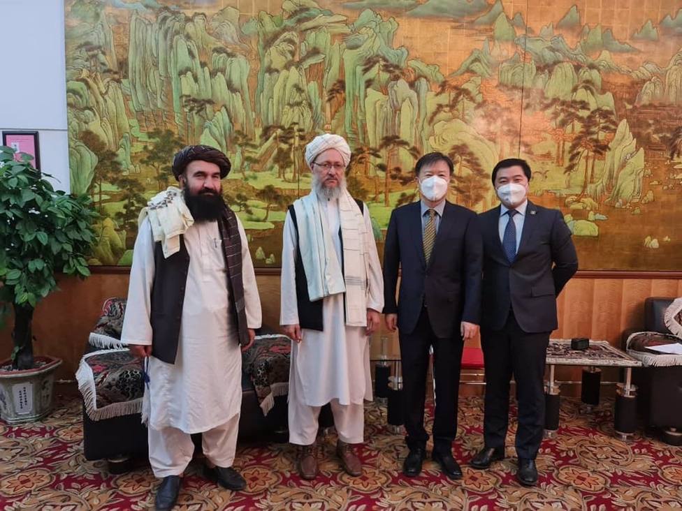 Los talibanes siguen su ronda de contactos y piden que no salgan del país los trabajadores cualificados