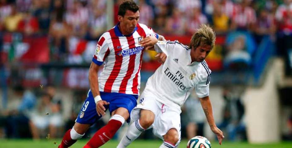 El lateral izquierdo del Real Madrid, Fabio Coentrao, sufrió un esguince de rodilla en el partido de vuelta de la Supercopa.