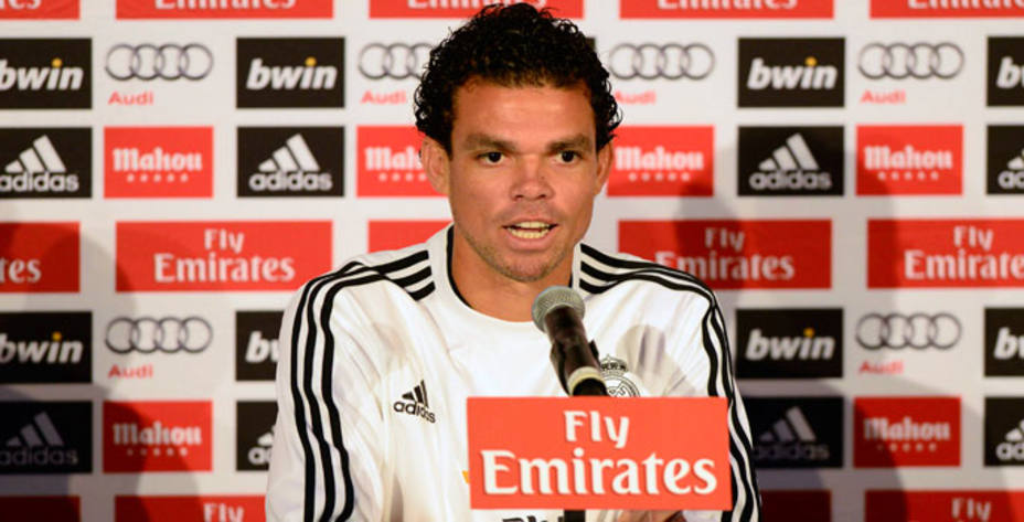 Pepe durante una rueda de prensa con el Madrid. Reuters