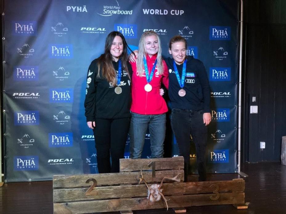 Astrid Fina se cuelga la medalla de plata en la Copa del Mundo de Phya