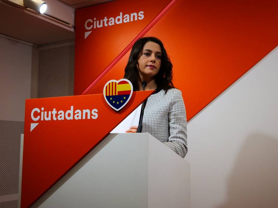 Arrimadas dice que el PSOE está muy rabioso y la acusa de dar protagonismo a Vox