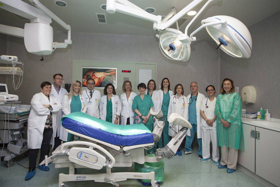 El Hospital San Pedro amplía a los partos por cesárea el programa Contacto Piel con Piel