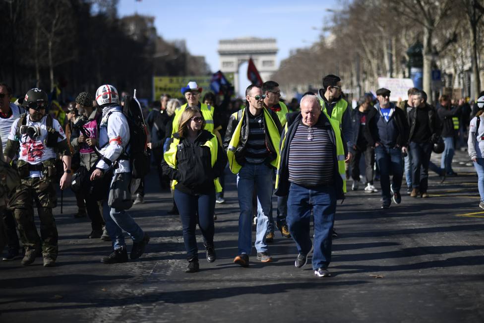 La Policía de París prohíbe a los chalecos amarillos manifestarse en los Campos Elíseos