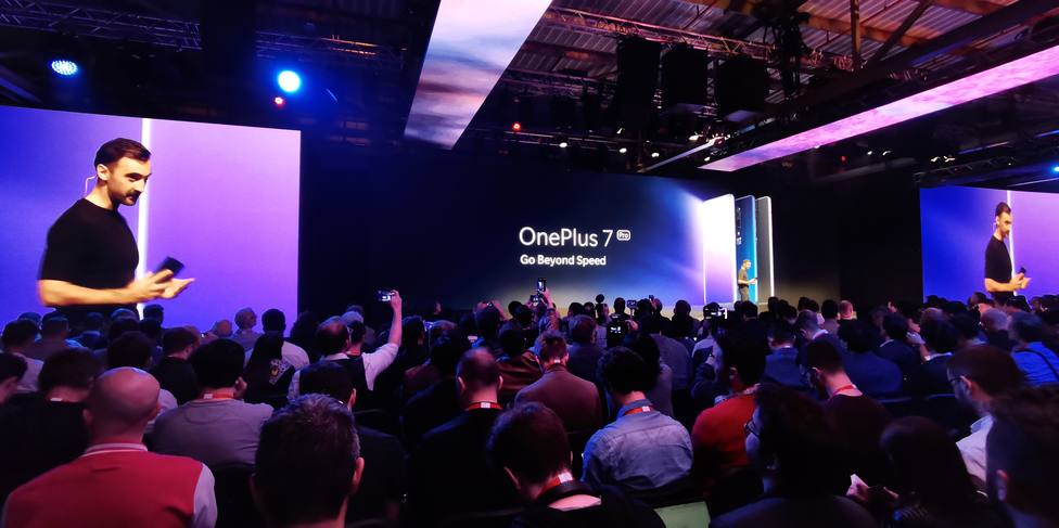 OnePlus 7 Pro apuesta por la velocidad y una pantalla infinita para competir con los grandes