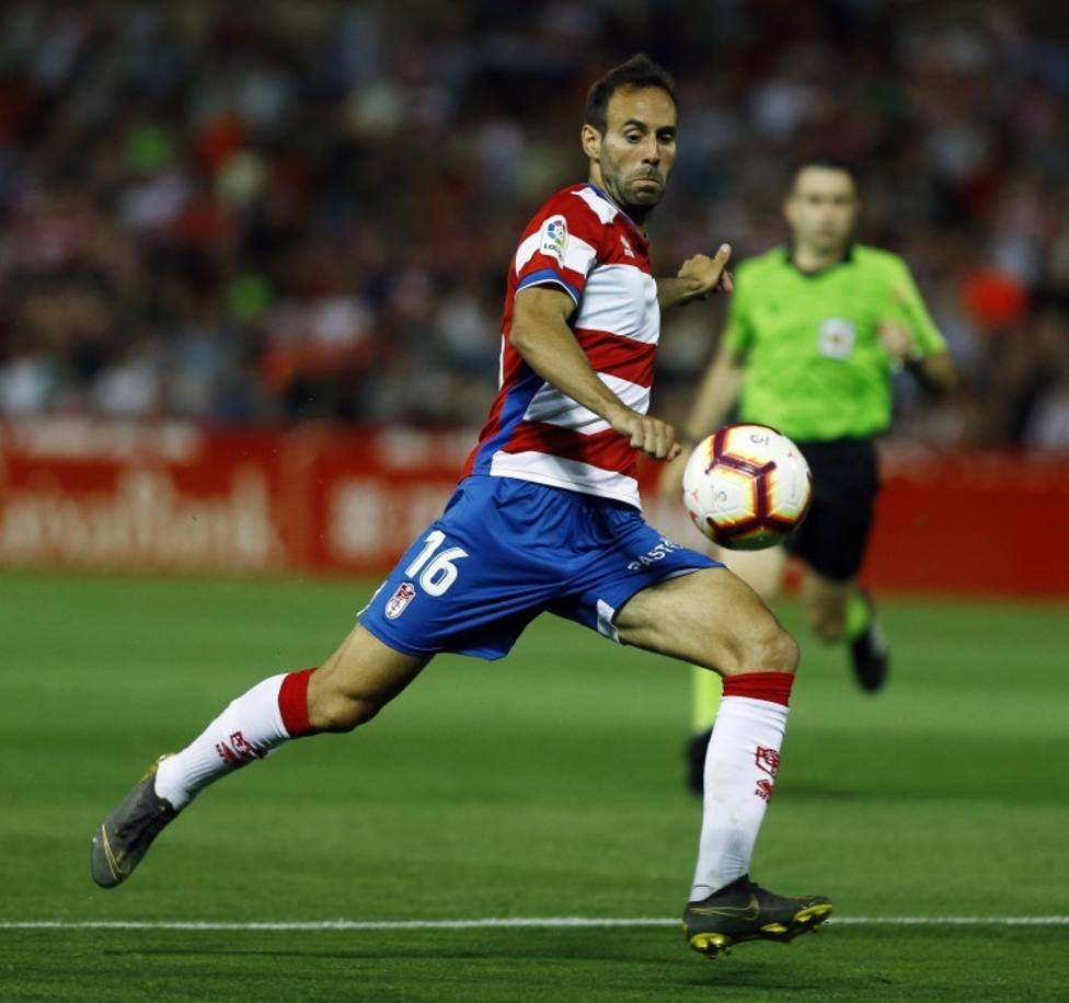 Víctor Díaz renueva tres temporadas con el Granada