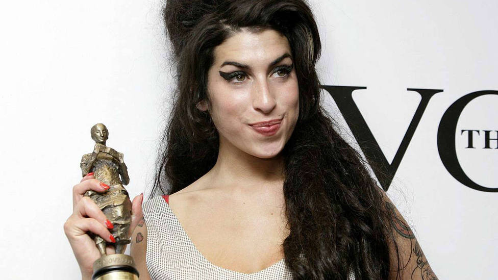Amy Winehouse cumpliría hoy 37 años: su autenticidad permanece en la memoria
