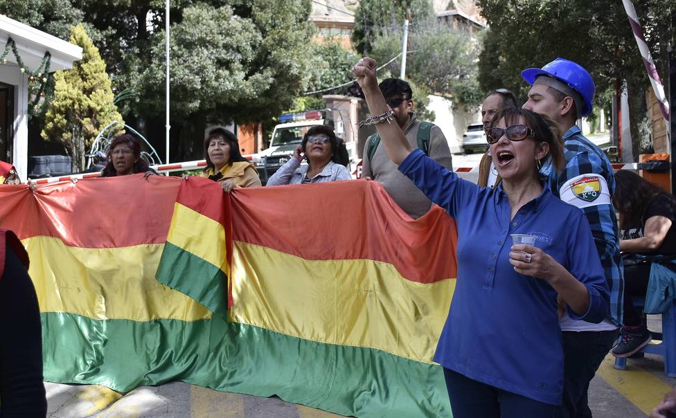 Calma en la embajada española y vigilia en la residencia mexicana en Bolivia