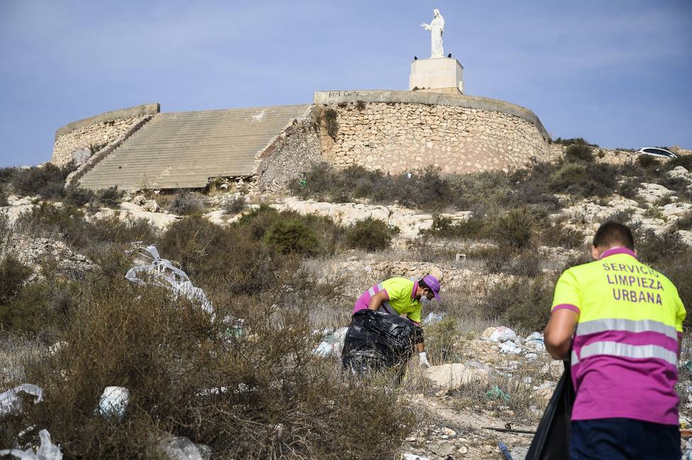 Almería apela al civismo para evitar una imagen degradada en el Cerro de San Cristóbal