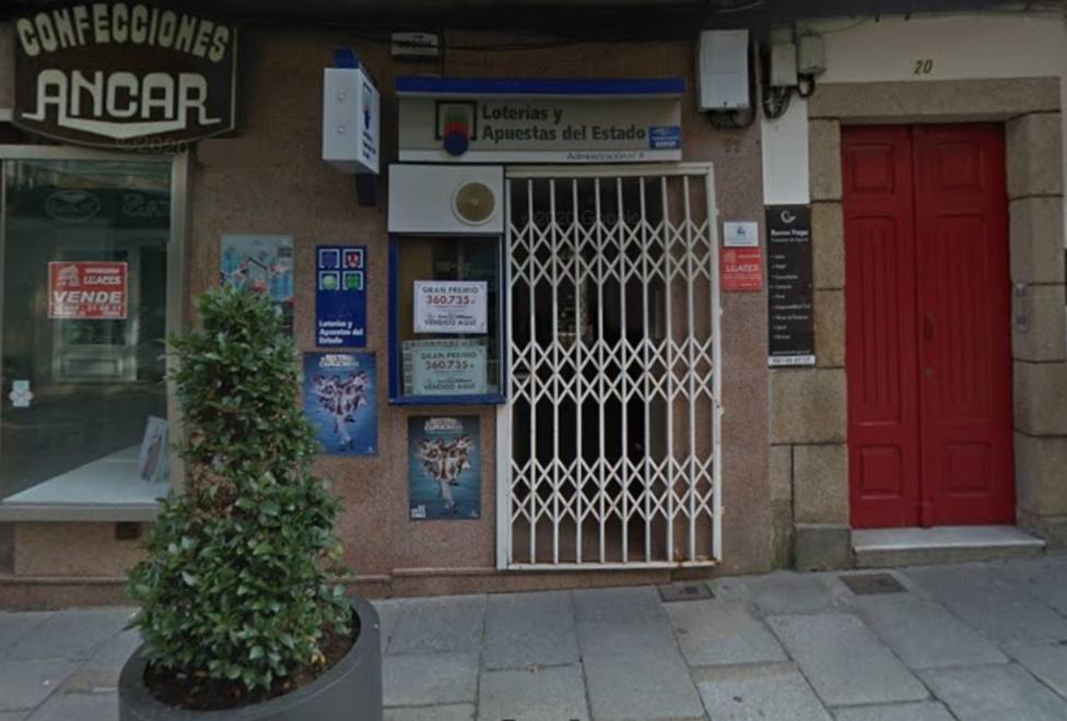 Fachada de la Administración de Loterías número 4 de Ferrol, en la calle Galiano