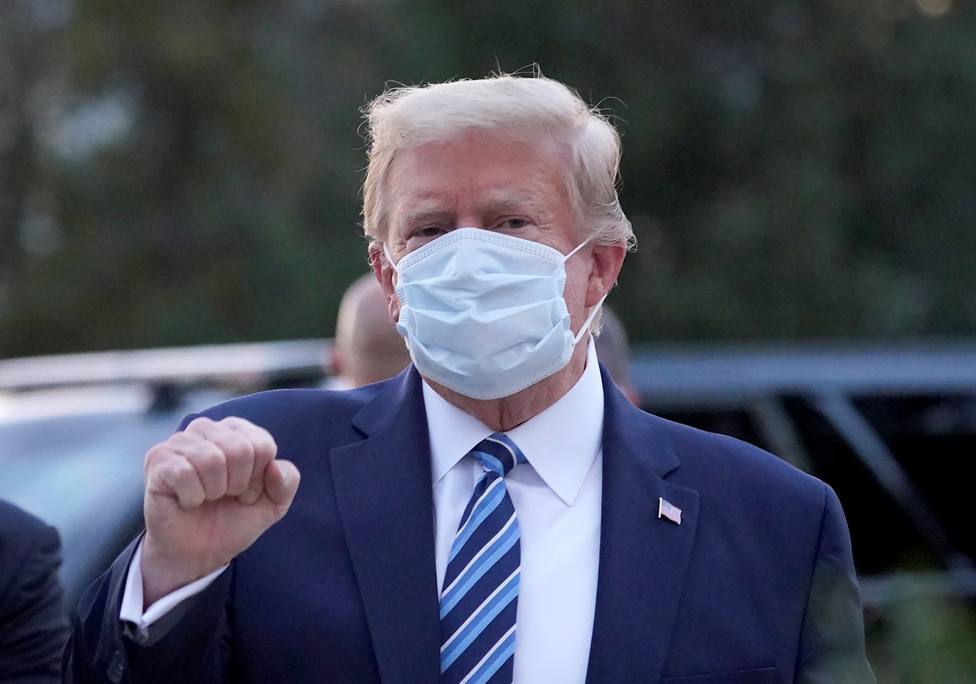 Donald Trump compara la covid-19 con la gripe y Facebook y Twitter censuran su mensaje