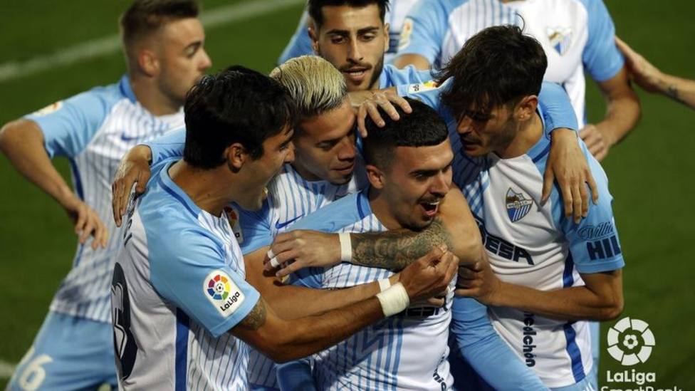 El Málaga celebra el gol de Joaquín a los tres minutos de partido.