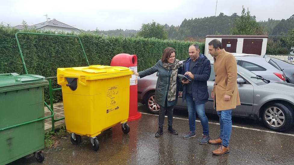 Geolocalización de contenedores en Cervo supervisada por el alcalde, Alfonso Villares