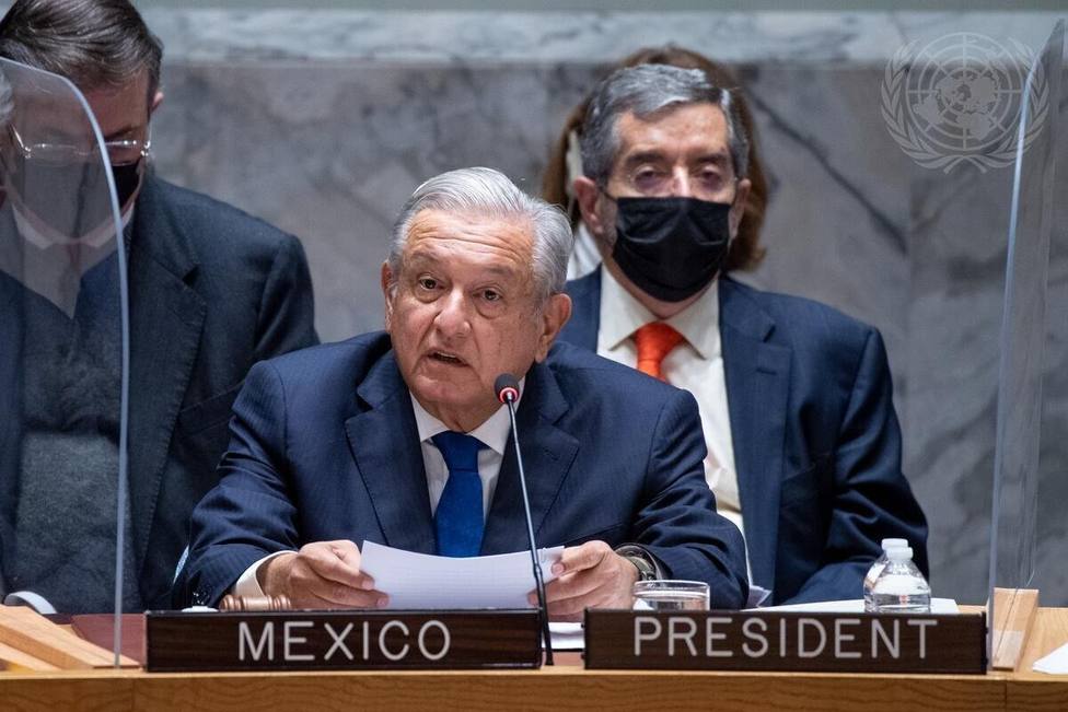 El presidente de México recibe la dosis de refuerzo de la vacuna contra la covid-19