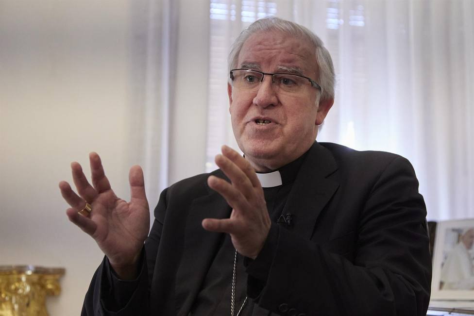 Monseñor Sainz pide una solución urgente para la barriada sevillana de los Pajaritos