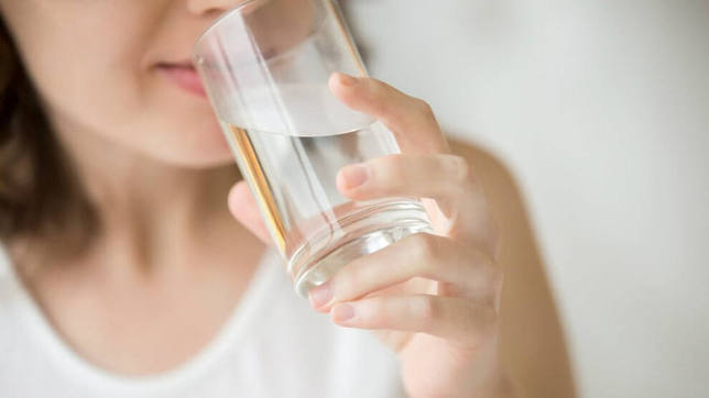 Debemos filtrar el agua que bebemos del grifo?