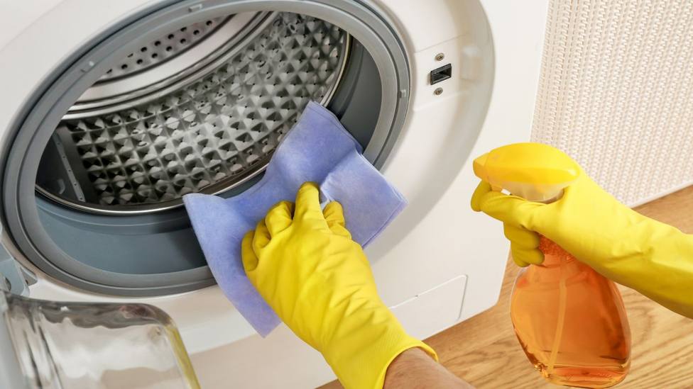 Con estos trucos olvídate de la humedad, el moho y el mal olor de la goma de la lavadora por una temporada