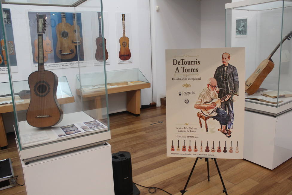 Doce guitarras de De Tourris engrandecen la muestra instrumental del Museo Antonio De Torres de Almería