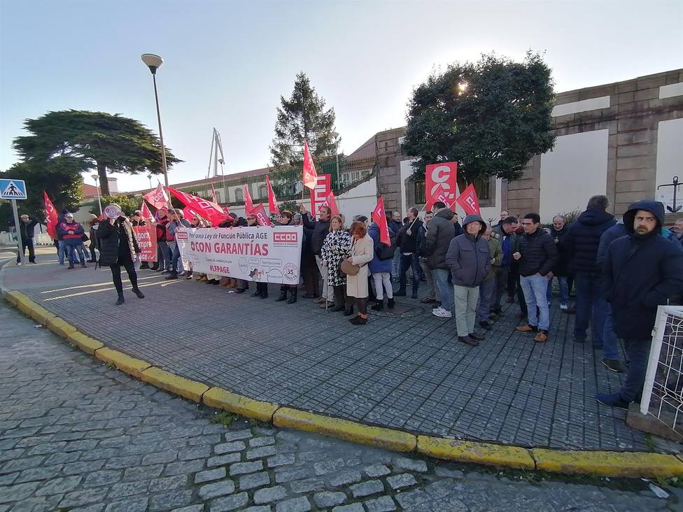 Concentración de CCOO en Ferrol contra la nueva ley estatal de función pública