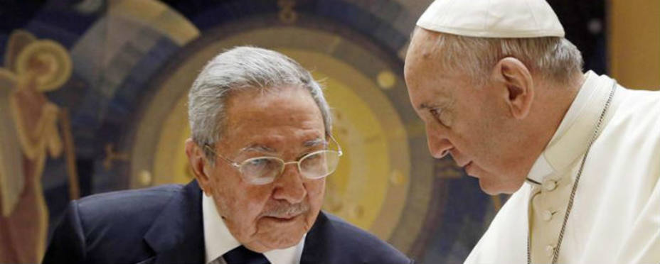 El Papa y Rául Castro en el Vaticano. EFE