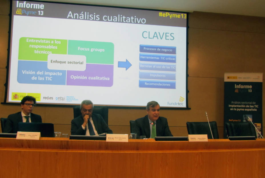 Presentación del informe en Madrid: César Miralles (Red.es), Víctor Calvo-Sotelo (Scr.Estado) y Alfonso Arbaiza (FUNDETEC)