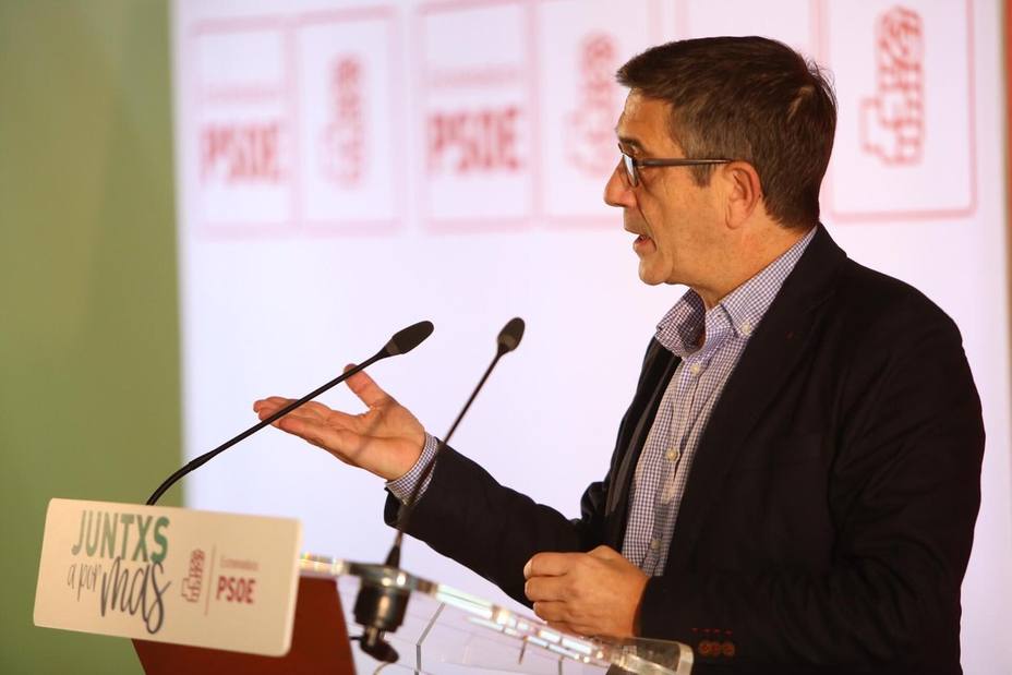 Patxi López afirma que el PSOE va a Cataluña con una mano a defender la Constitución y con otra a hablar