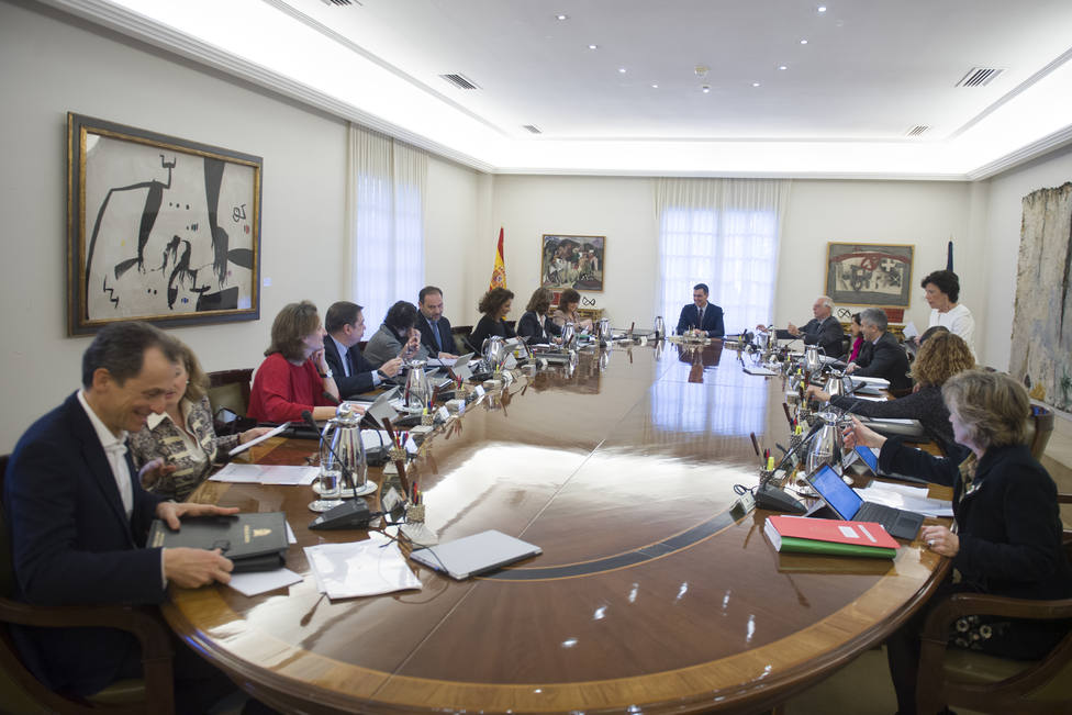 El presidente del Gobierno, Pedro SÃ¡nchez, preside la reuniÃ³n extraordinaria del Consejo de Ministros.