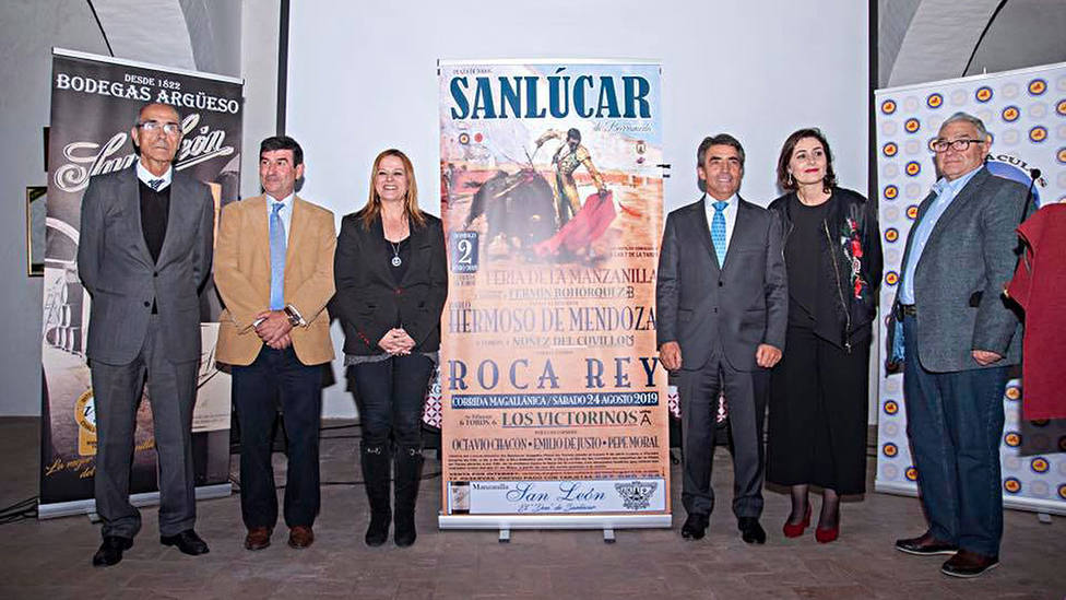 Acto de presentación de los carteles que acogerá la plaza de Sanlúcar de Barrameda