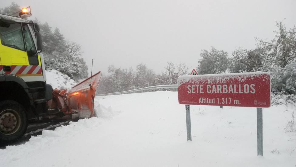 La Diputación trabaja para despejar de nieve 60 carreteras de 14 municipios