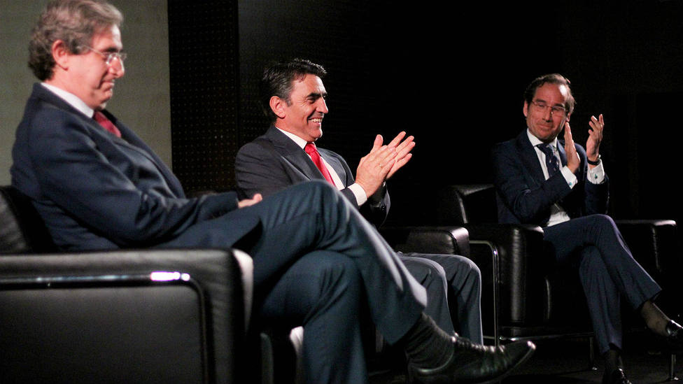 Francisco Gordón, Victorino Martín y Fernando Gomá en la presentación del Capítulo de Córdoba