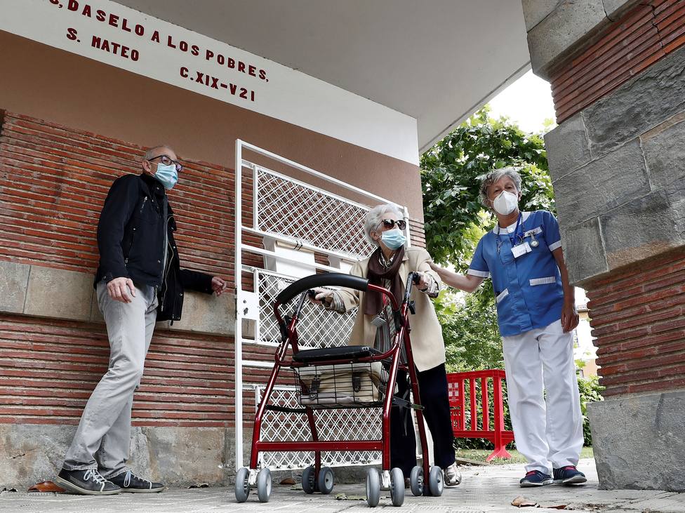Madrid continúa restringiendo visitas en 27 residencias afectadas por COVID