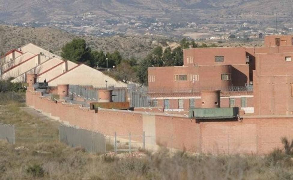 Aislan tres módulos de la prisión de Fontcalent tras el positivo de un trabajador y 4 internos