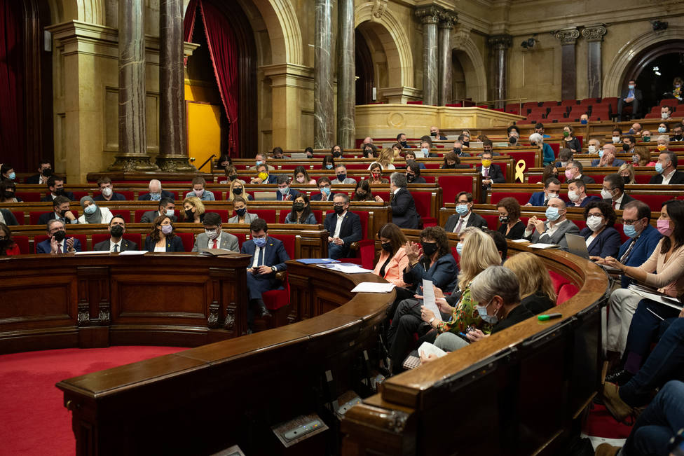 El Parlamento catalán reprueba al Tribunal de Cuentas por rechazar los avales del ICF