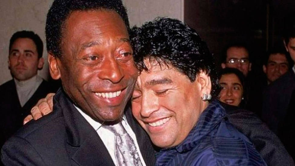 Imagen que publica Pelé en sus redes sociales en el primer aniversario de la muerte de Diego Armando Maradona