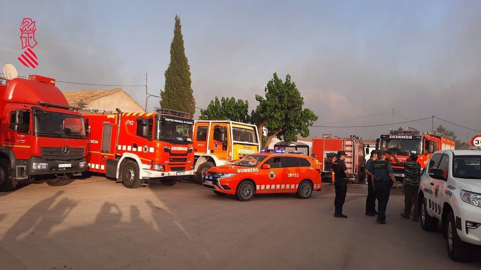 Incendios.- El operativo se concentra en evitar que el incendio de Venta del Moro alcance las Hoces: EstÃ¡ en el umbral