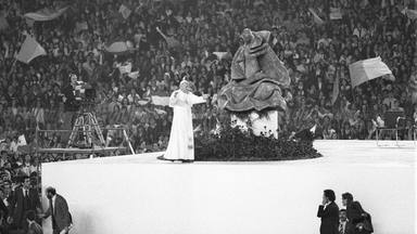 Así narraba ECCLESIA el encuentro de Juan Pablo II con los jóvenes en el Bernabéu: Llegaban de todas partes