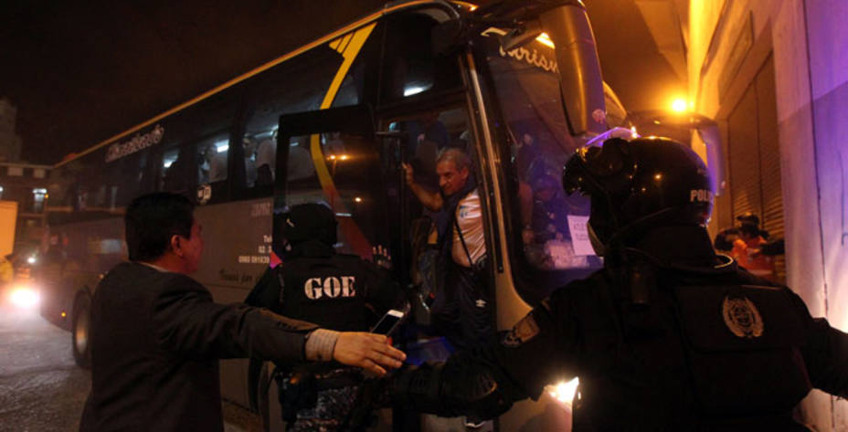Los argentinos llegaron tarde al partido por un retraso en el avión desde Guayaquil. Reuters.