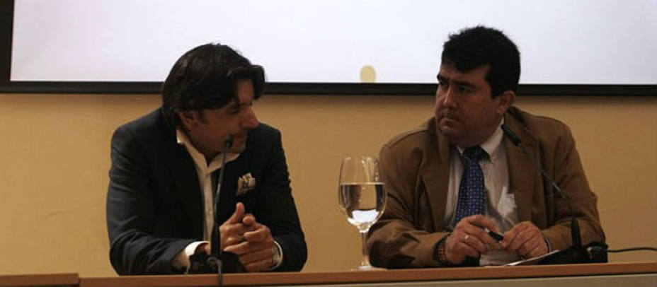 Diego Ventura e Íñigo Crespo durante el acto celebrado en la Sala Cossío de Las Ventas. NUEVO TERCIO