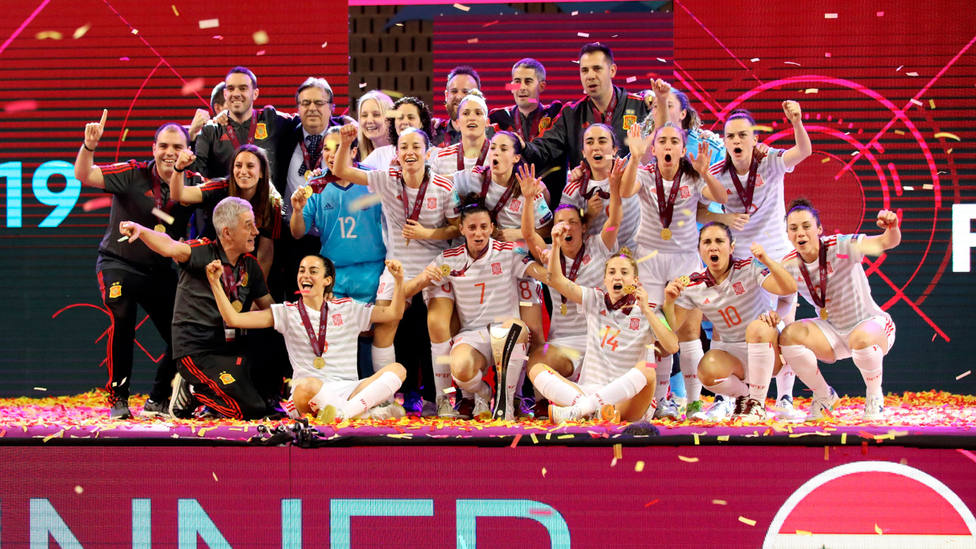 La selección femenina de fútbol sala celebra el Europeo en Gondomar. EFE
