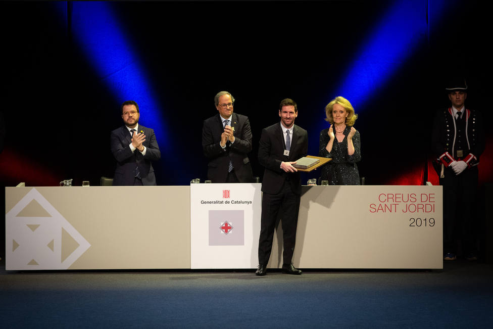 Leo Messi recibe su Creu de Sant Jordi