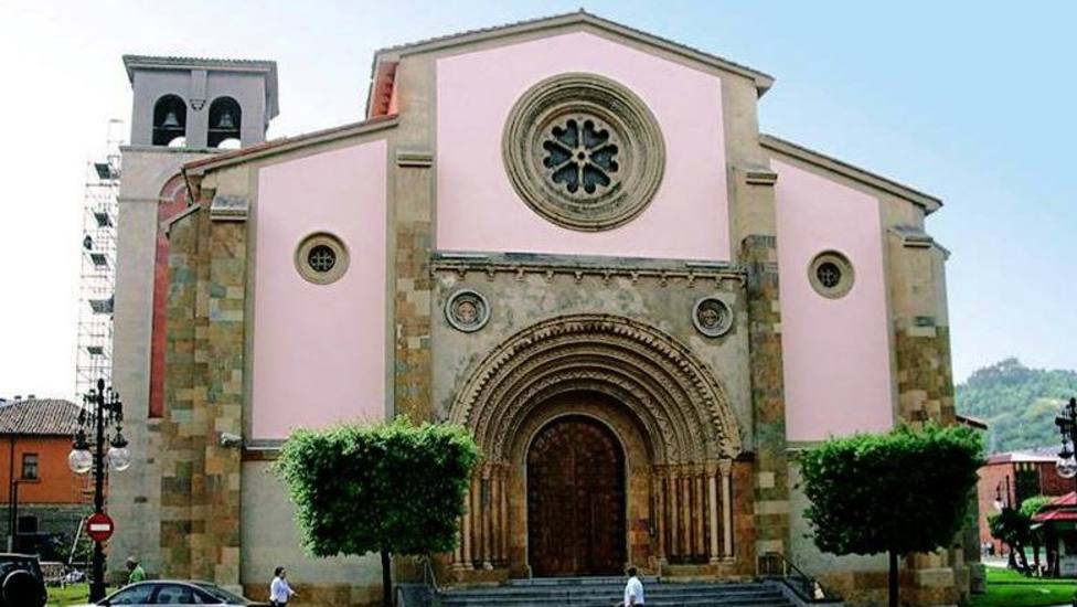 Profanan la iglesia de San Pedro de La Felguera y prenden fuego al altar