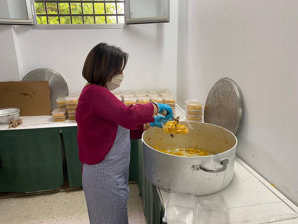 Cáritas de Córdoba elabora más de 2.000 comidas semanales destinadas a familias de los barrios más vulnerables