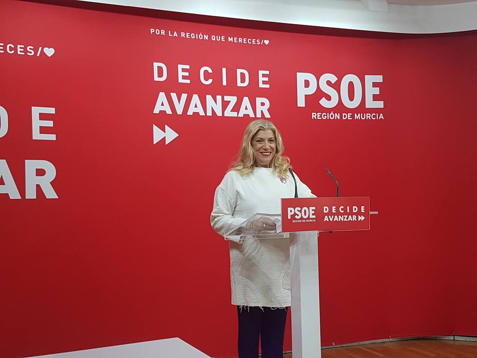 Una diputada socialista carga contra las señales machistas en Murcia: ¿Las mujeres no podemos pasear?