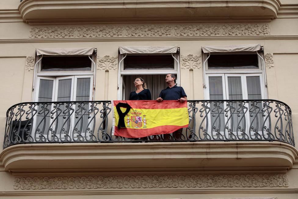 España comienza diez días de luto oficial por las víctimas del coronavirus