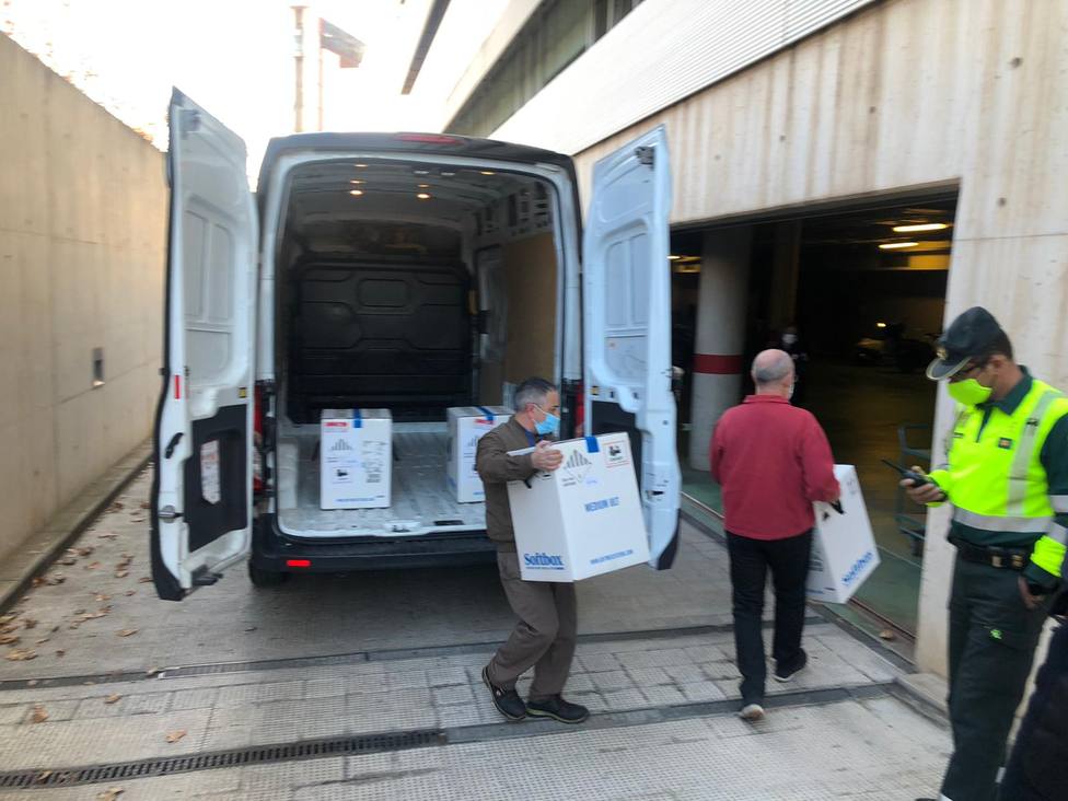Llegada del primer cargamento de 30.000 dosis de la vacuna para la Comunidad Valenciana