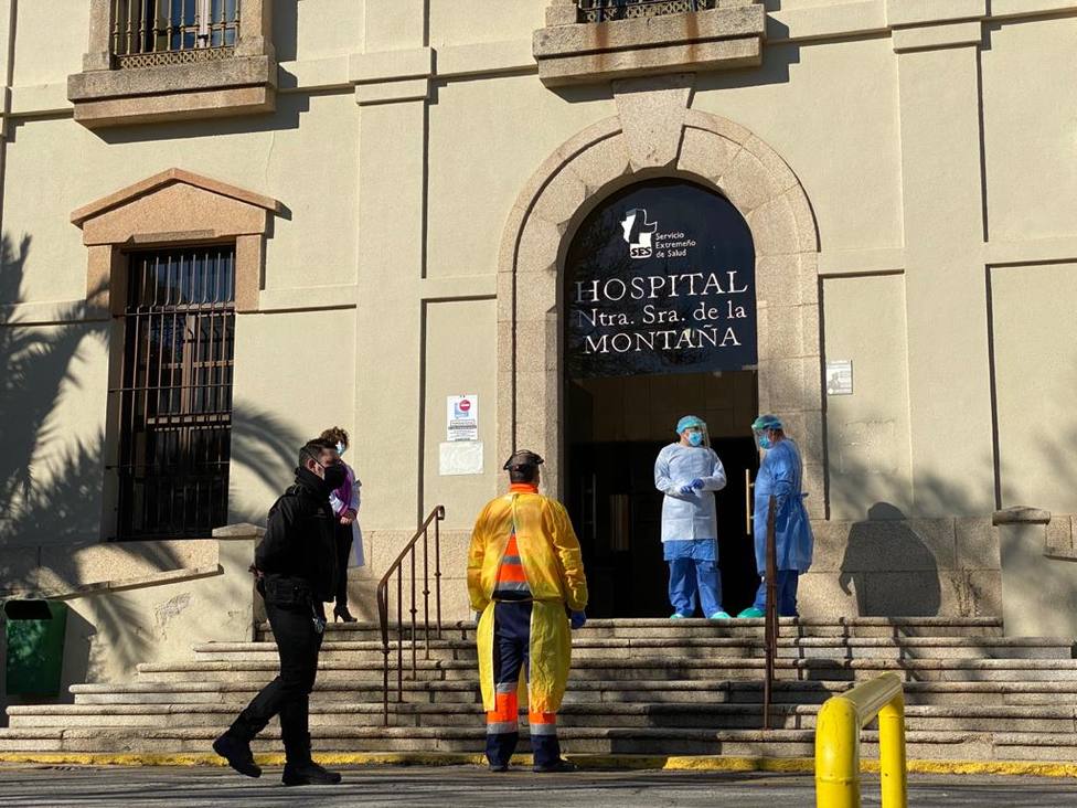 El hospital Virgen de la Montaña ha recibido hoy a sus primeros pacientes de coronavirus.