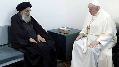 El Papa Francisco y el ayatolá Ali Al Sistani en Nayaf (Irak)