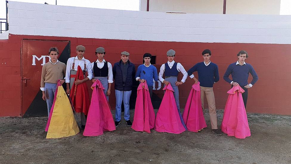 Alumnos de Escuela de Tauromaquia José Cubero Yiyo en la ganadería madrileña de Montealto