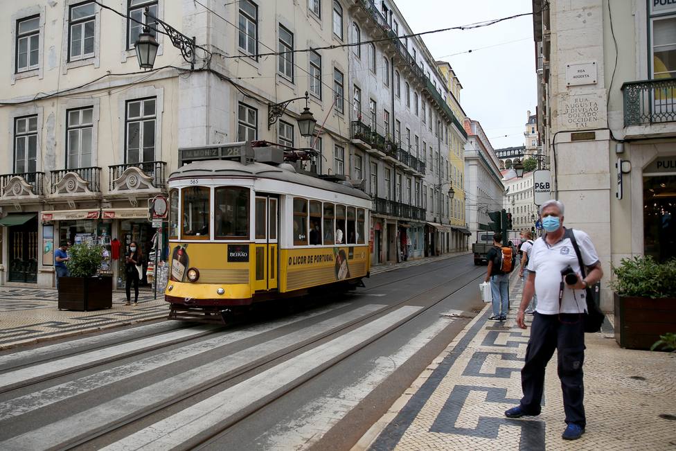 Portugal anuncia un cerrozajo tras Navidad: teletrabajo obligatorio y cierre de escuelas, bares y discotecas