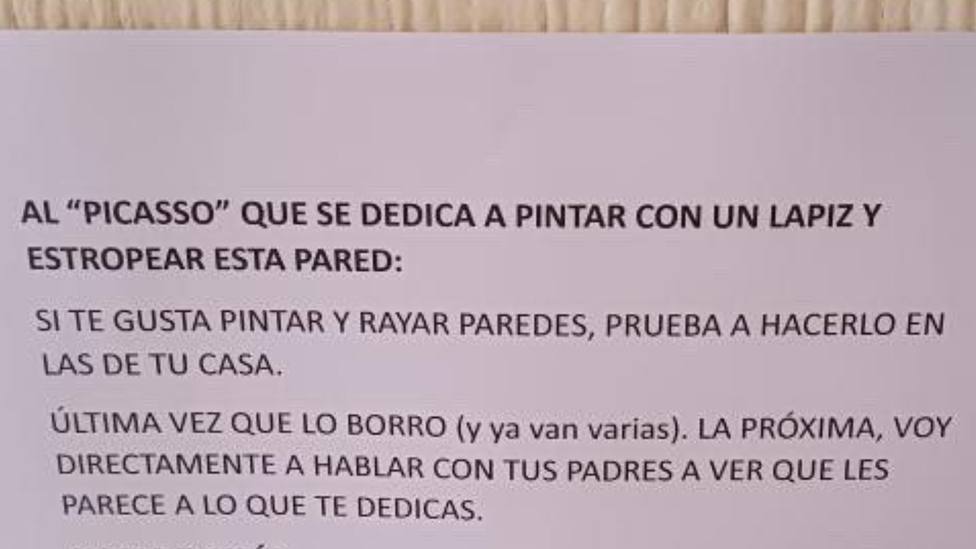 Un vecino de Madrid deja a cuadros a todo un edificio por la amenaza que deja en un cartel